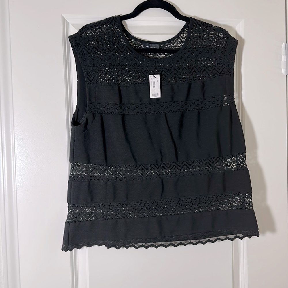 The Limited women’s black lace sleeveless blouse size large
